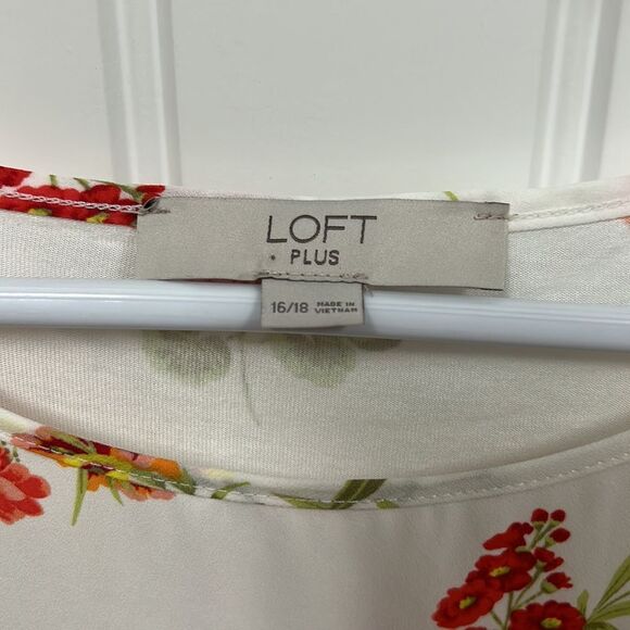 LOFT Plus Short Sleeve Floral Mixed Media Top Size 16/18 - Picture 2 of 4